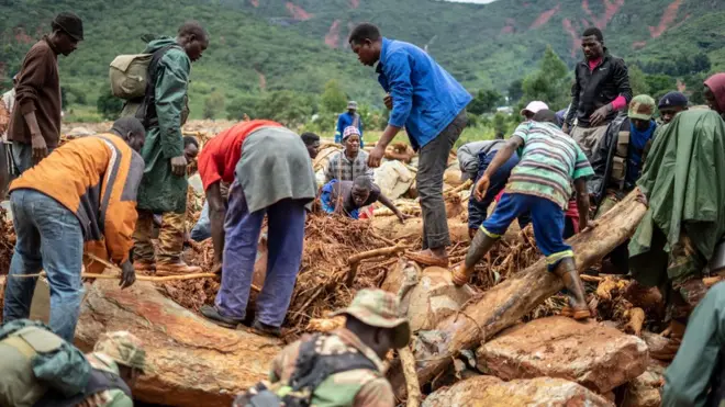 People dey search for survivors among for Ngangu township Chimanimani, Manicaland Provincefor eastern Zimbabwe