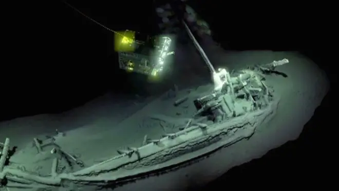 Корабль лежит на дне Черного моря уже 2400 лет.