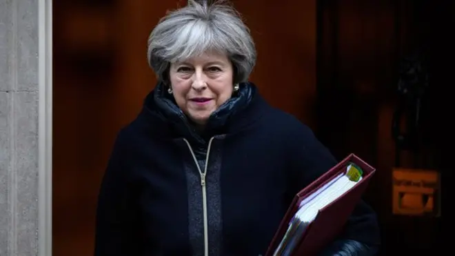 就在几天前，三名知名保守党议员还联合在《太阳报》撰文，批评梅首相无力掌控局面。