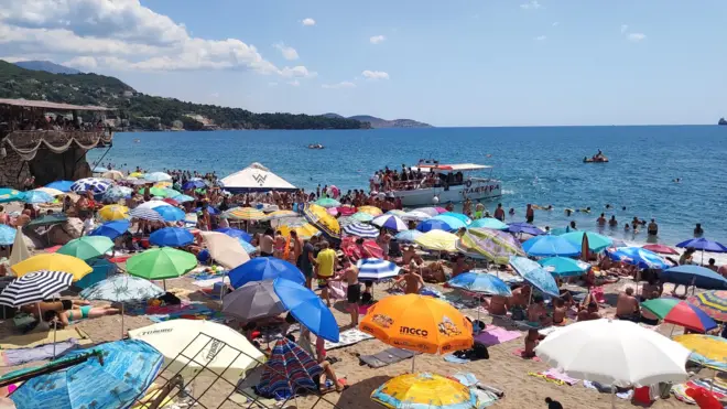 Sutomore i krcate plaže