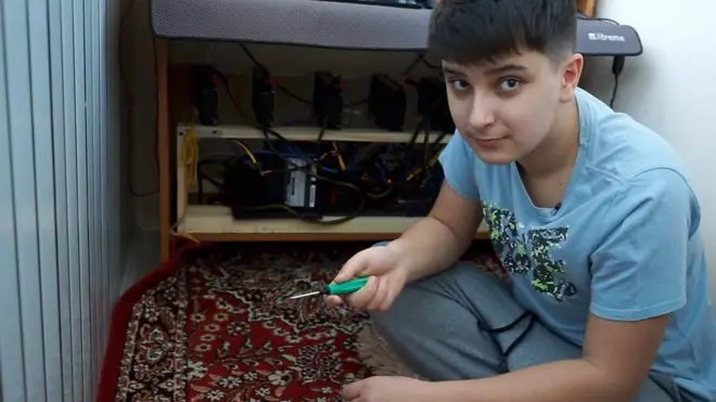 Никита собрал ферму для добычи криптовалюты на домашнем балконе