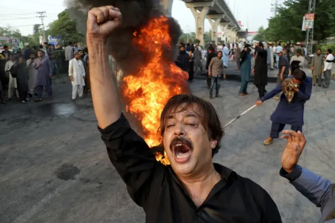 پی ٹی آئی، احتجاج