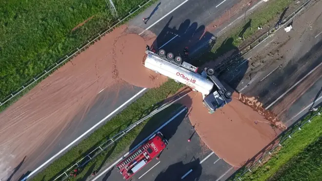 La citerne couché sur l'autoroute
