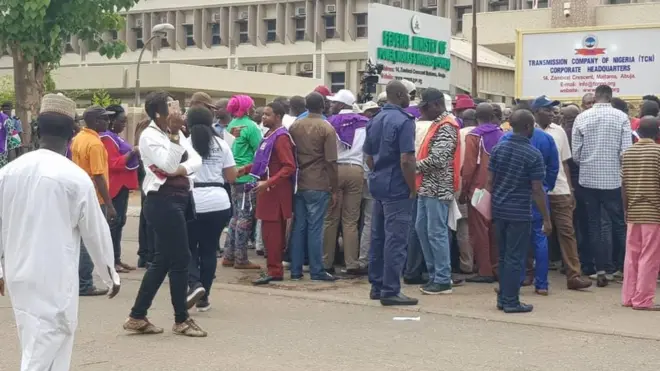 TUC members for di Abuja headquarters of Transmission Company