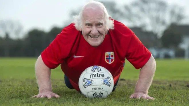 Dickie Borthwick alianza kucheza soka mwaka 1947 akiwa na miaka 12