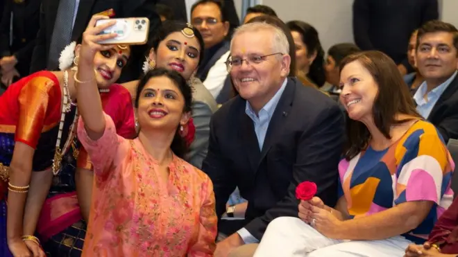 మే నెలలో సిడ్నీలో జరిగిన భారతీయుల కార్యక్రమానికి హాజరైన అప్పటి ప్రధాని స్కాట్ మోరిసన్
