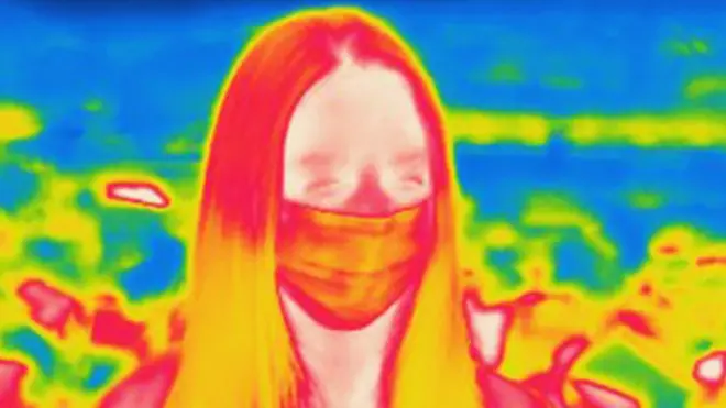 El uso de mascarilla facial puede afectar la medición, por eso lo importante es registrar la temperatura en la frente.