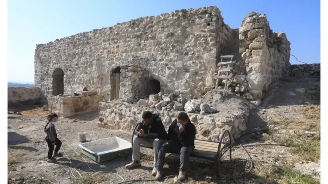 بيت فلسطيني هدمته سلطات الاحتلال الإسرائيلي في الضفة الغربية