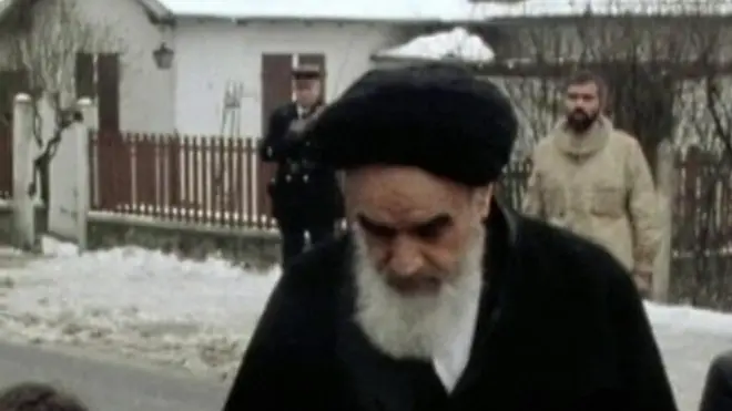 ایران د اسلامي انقلاب د کلیزې په مناسبت یو نوی، د اوږد واټن ویشتونکی توغندی په ډاګه کړ.