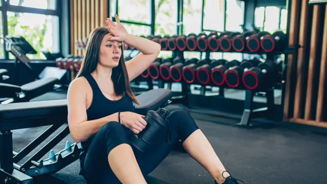 हर्निया कशामुळे होतो? त्याचे प्रकार कोणते आहेत?