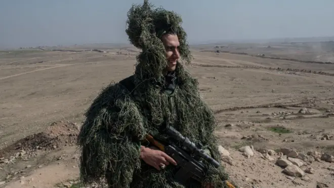 Ötən ay şəhərin şərq hissəsi İD döyüşçülərindən azad edilib. Şəhərin qərb hissəsinin azad edilməsi istiqamətində əməliyyatlar isə ötən həftə başlanıb