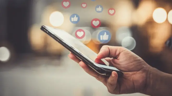 Biroroshe gukoresha urubuga rwa Facebook kuri za terefone ngendanwa