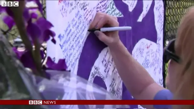 プリンスさん火葬に　死因まだ分からず