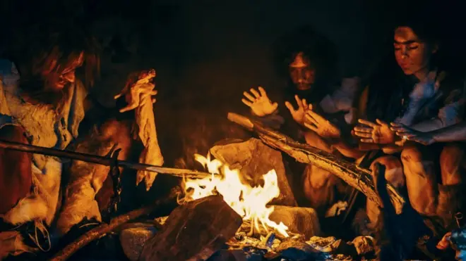 ภาพจำลองการใช้ประโยชน์จากไฟของบรรพบุรุษมนุษย์