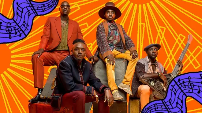Chimano, uri hagati mu bicaye, ni umwe mu bagize Sauti Sol