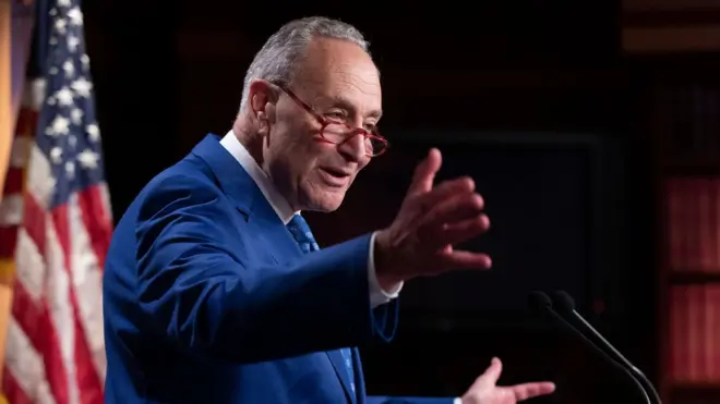 Лидер большинства в Сенате Чак Шумер назвал принятие законопроекта поворотным моментом