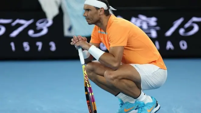 تعرض نادال لإصابة في الظهر خلال أحداث المجموعة الثانية