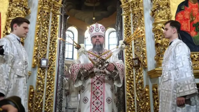 Предстоятель ПЦУ Епіфаній під час богослужіння в лаврі