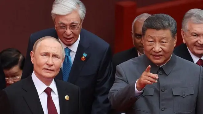 रशियाचे अध्यक्ष व्लादिमीर पुतिन आणि चीनचे अध्यक्ष शी जिनपिंग