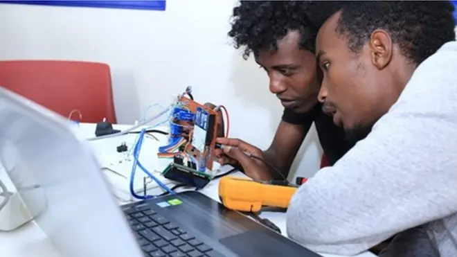 ወጣቶች በፈጠራ ሥራ ላይ