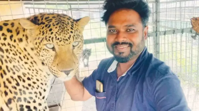 अपने पालतू जैगुआर के साथ डॉक्टर पाटिल