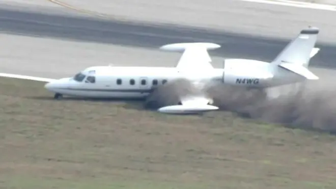 بالفيديو: هبوط طائرة دون عجلة في فلوريدا