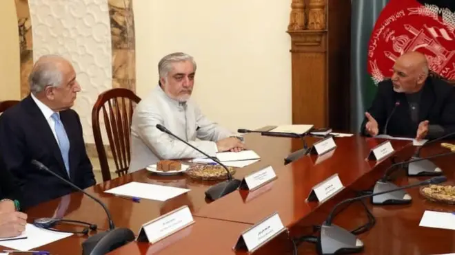 له ارګه خپره شوې خبر پاڼه کې راغلي، خلیلزاد په ارګ کې ولسمشر غني او نورو افغان چارواکو ته د سولې بهیر لپاره د خپلو راتلونکو سفرونو او ناستو په اړه مالومات ورکړل.