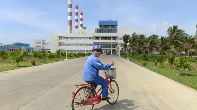 'ලංකාවේ තව විදුලි බලාගාර තිබෙනවා. නමුත් ඒ බලාගාර නොරොච්චෝලේ වගේ ඇනහිටින්නේ නැහැ.මේ තත්වය නොරොච්චෝලෙට පමණක් විශේෂිත වූ දෙයක්,'