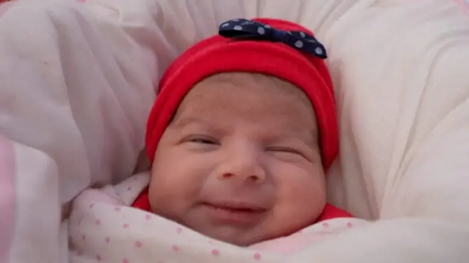 الطفلة عفراء، أو آية كما عرفت في البداية، ولدت تحت أنقاض الزلزال شمال غربي سوريا، وأصبحت رمزا للأمل حول العالم عندما انتشر فيديو إنقاذها في ثاني أيام الكارثة.