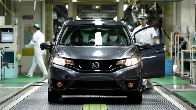 Một chiếc ô tô Honda đang trong quá trình sản xuất