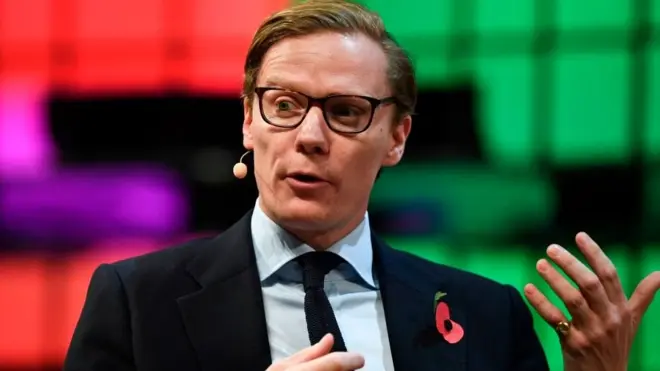 El jefe ejecutivo de Cambridge Analytica, Alexander Nix, fue suspendido de empleo hace dos meses