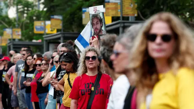 زنجیر انسانی زنان اسرائیلی برای گروگان‌ها