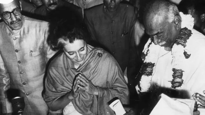 गुलजारी लाल नंदा और के कामराज के साथ इंदिरा गांधी