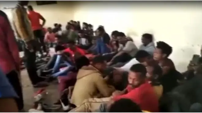 صورة من داخل مركز احتجاز اللاجئين في العاصمة اليمنية صنعاء التي تخضع لسيطرة حركة أنصار الله الحوثية