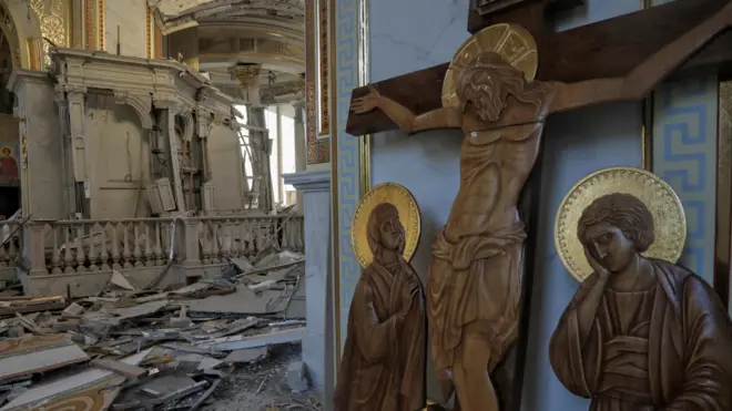 Разушения в соборе