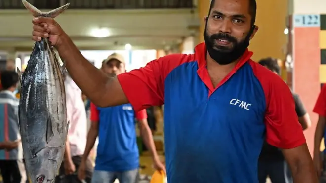 ''මාළු නෙමෙයි දැන් අපේ මාළු තමයි කන්න වෙලා තියෙන්නේ.''