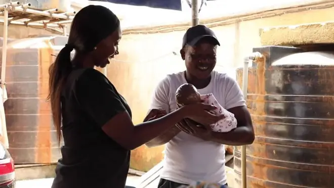 ชั้นเรียนสอนพ่อมือใหม่ในไนจีเรีย