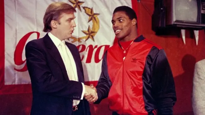 Donald Trump saluda a Herschel Walker una de las contrataciones estrella de los New Jersey Generals.