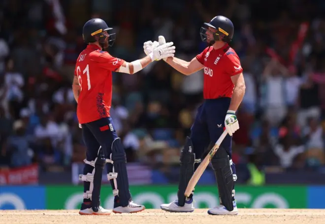 انگلینڈ نے امریکہ کو 10 وکٹوں سے شکست دے کر سیمی فائنل میں اپنی جگہ یقینی بنا لی ہے