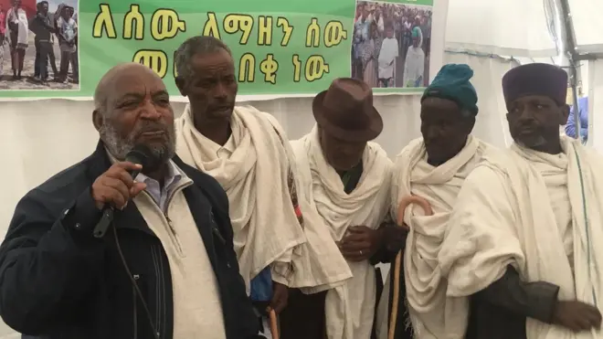 በምስጋና መርሀ ግብሩ ላይ የተገኙ እንግዶችና ነዋሪዎች በከፊል