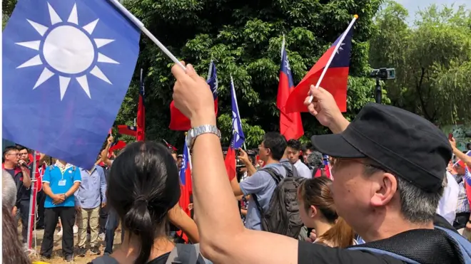 亲台团体每年元旦及双十节都会在香港屯门区的中山公园举行升旗仪式