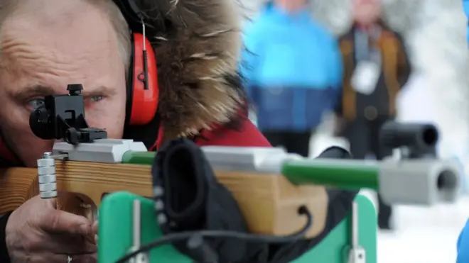 Наблюдатели отмечают, что в отношениях с Кремлем нельзя забывать о медвежьей хватке России