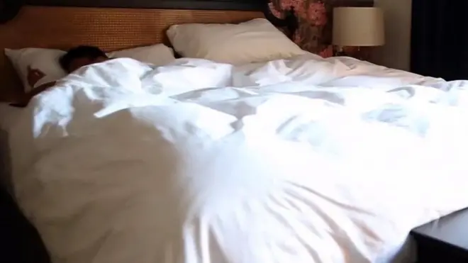 الكثير يعلم أن قلة النوم لها مضار على صحة الانسان وقد يكون لها تأثير على عمره. لكن دراسة سويدية قد تكون وجدت حلا لذلك.