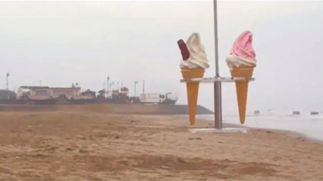 Дрон с мороженым