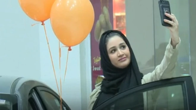 أول معرض سيارات في السعودية مخصص للنساء