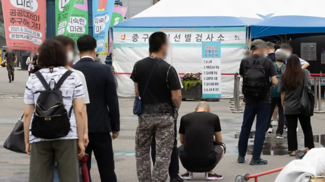 2일 0시 기준 코로나19 신규확진자 800명대 초반으로 6개월 만에 최다 기록했다