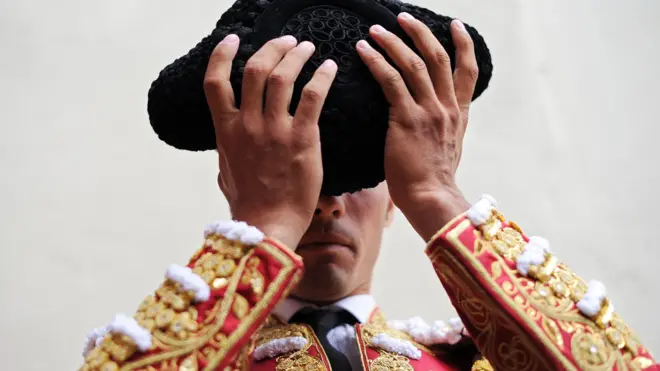 Уявіть, що в іспанця з подвійним іменем народилася дитина в Україні. Яке вона матиме по батькові?