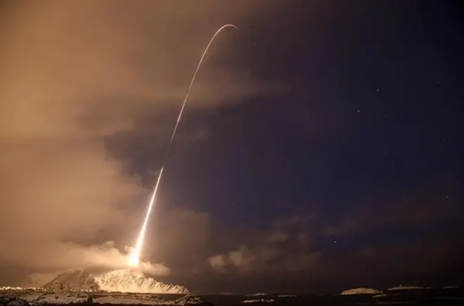 ’روس کے ریڈار سٹیشن میں شفٹ پر موجود فوجی ماہرین نے اپنی سکرینوں پر ایک منحوس نقطہ اُبھرتے دیکھا‘