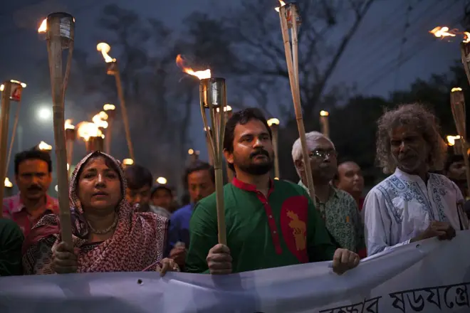 ইমরান এইচ সরকারের নেতৃত্বে শাহবাগ আন্দোলন শুরু হলেও পরবর্তীতে বিভক্তি দেখা দেয়