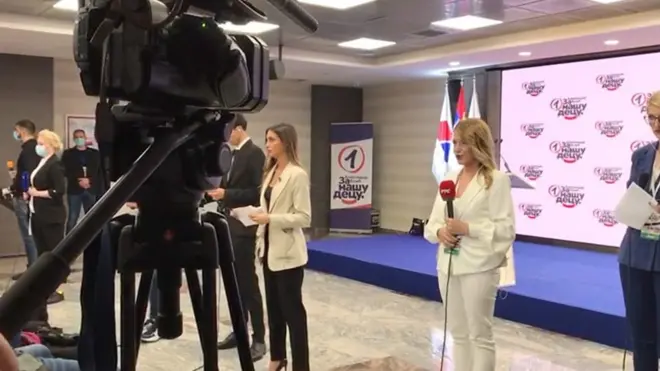 Reporteri u štabu SNS-a